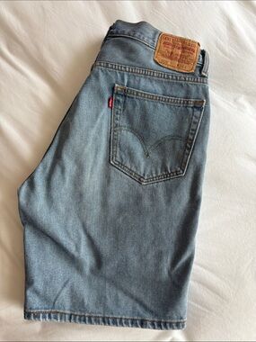 Levi's 505 Men's Light Wash Relaxed Denim Jean Shorts